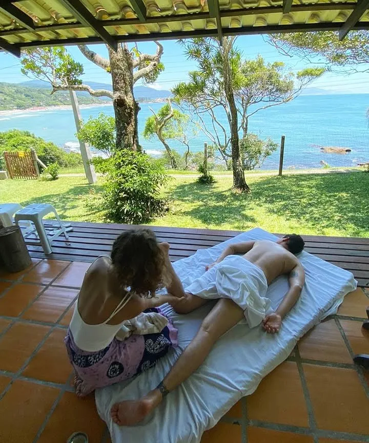 Massagem Itacaré l Massagem relaxante | Ayurvedica -Mariane, Itacaré